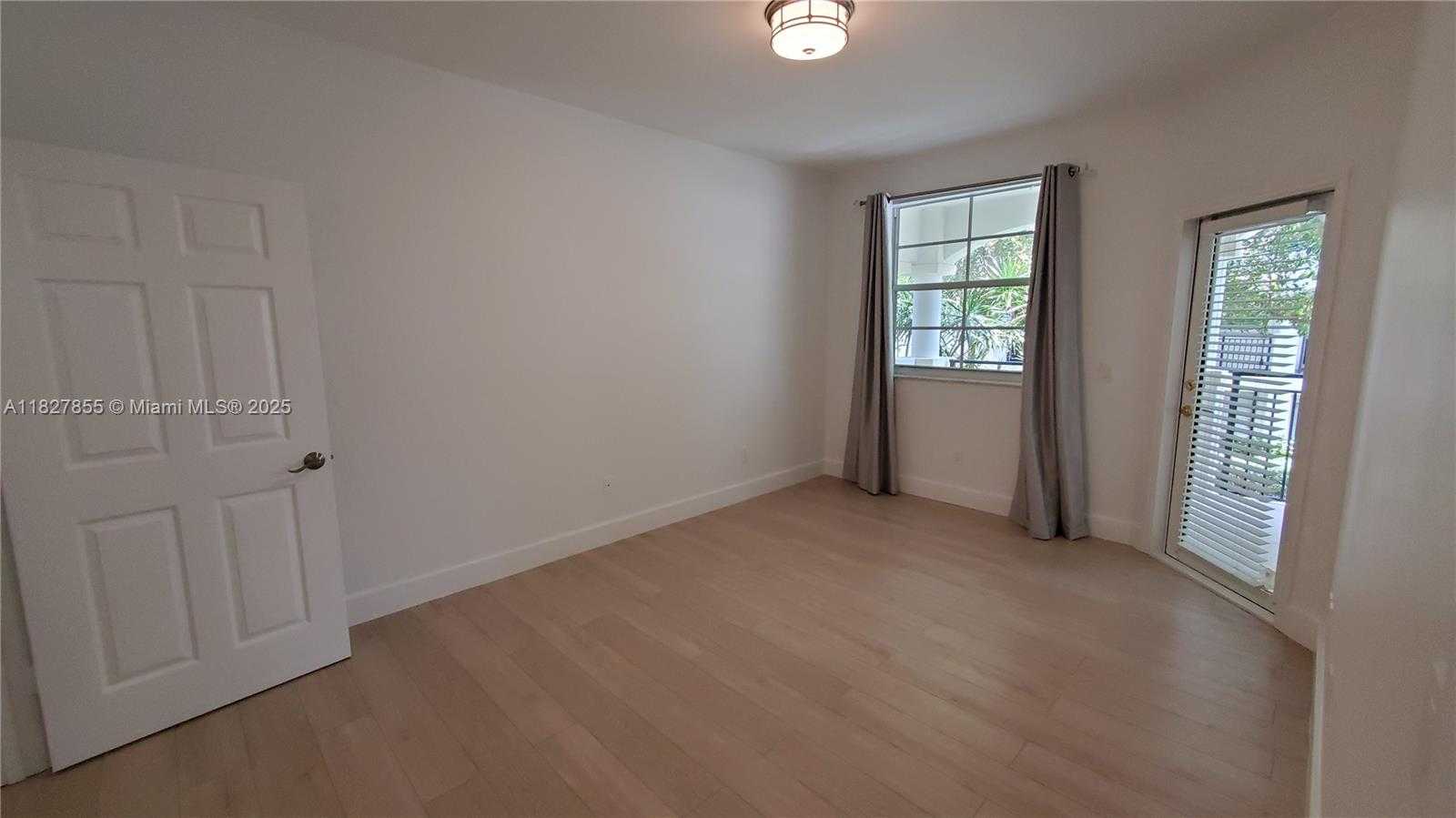 Small Image of Aventura Number 19