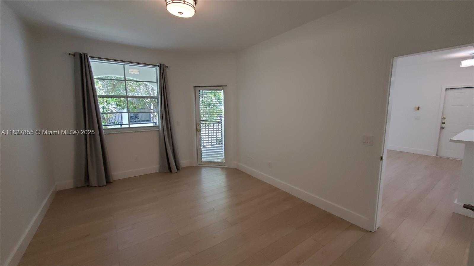 Small Image of Aventura Number 20