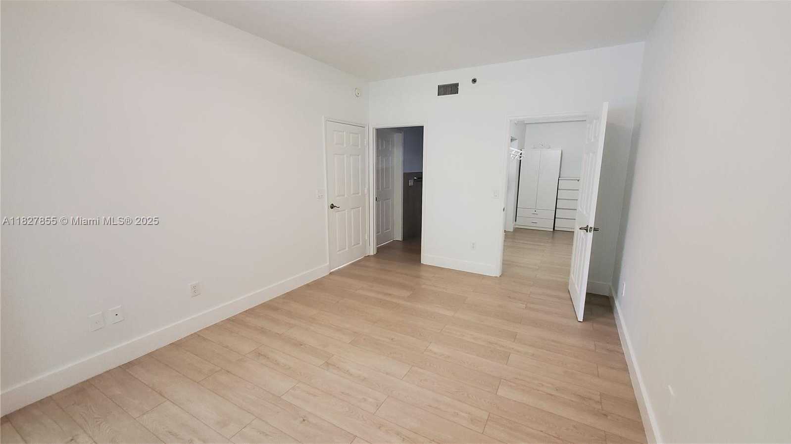Small Image of Aventura Number 21
