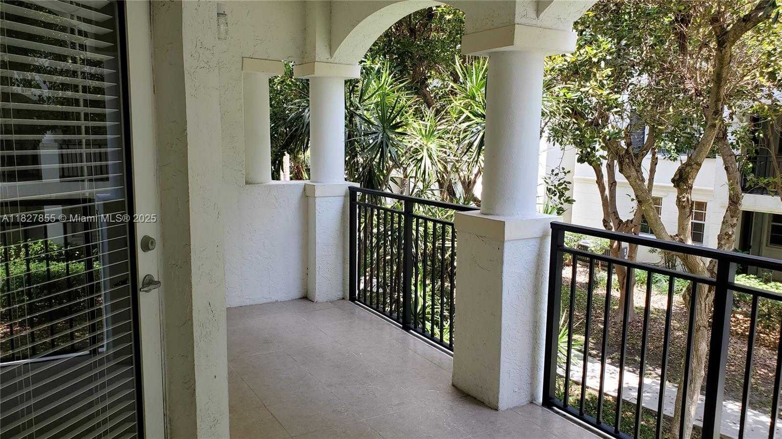 Small Image of Aventura Number 28