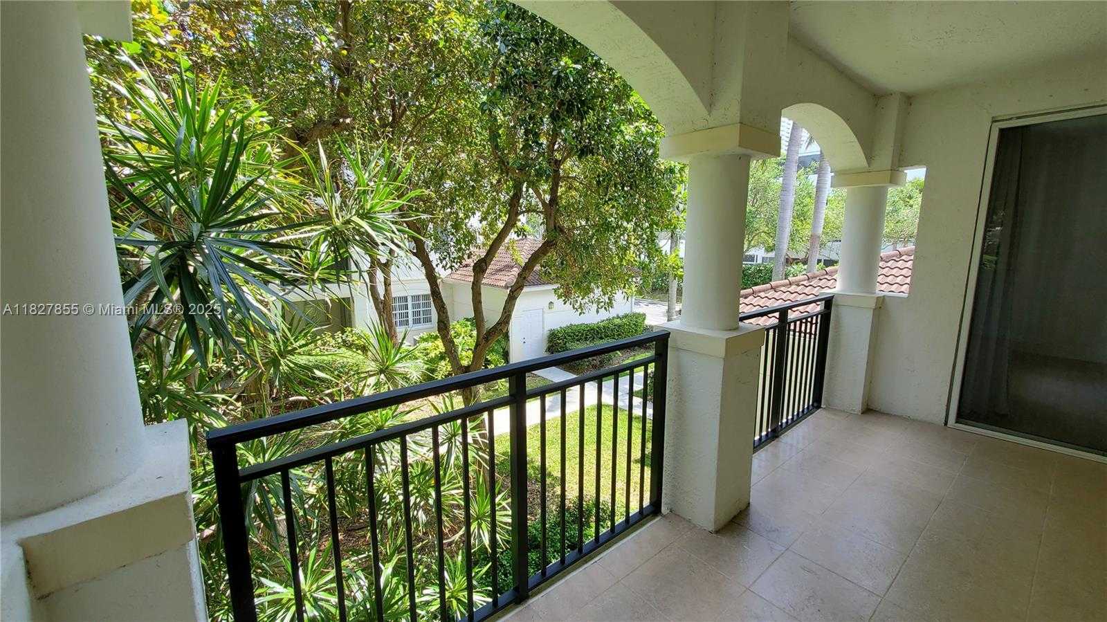 Small Image of Aventura Number 29