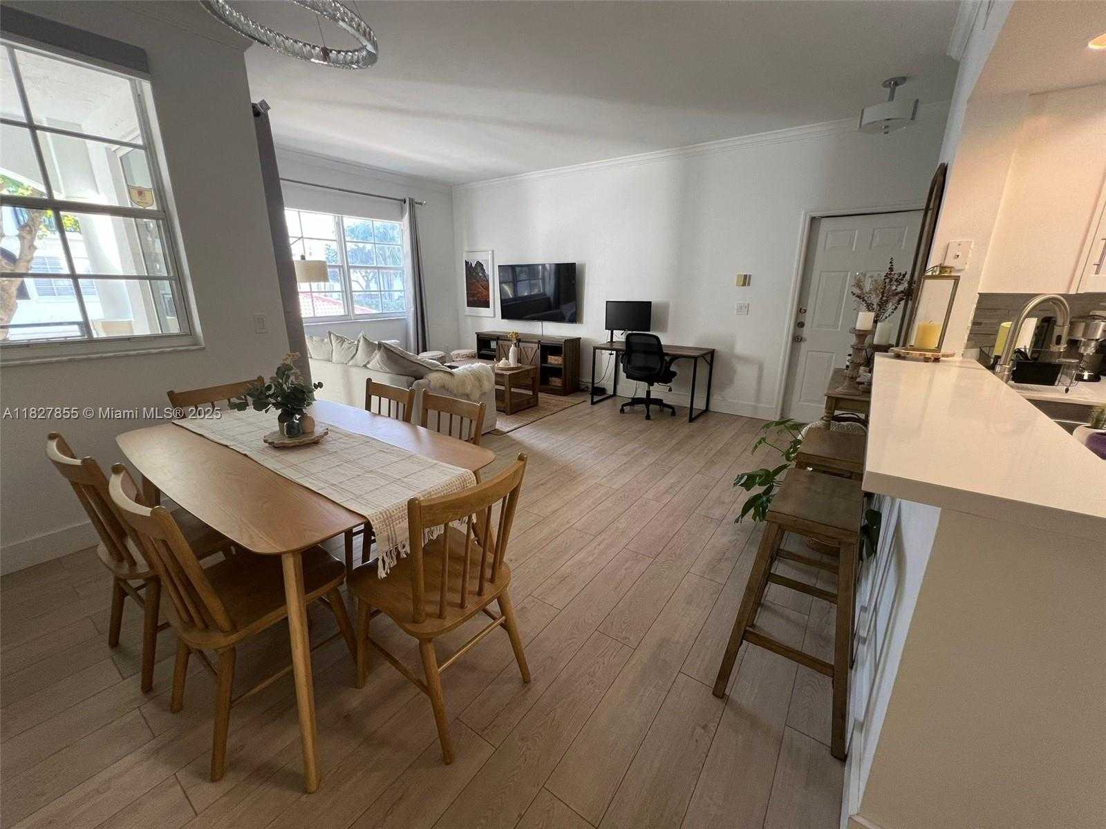 Small Image of Aventura Number 31