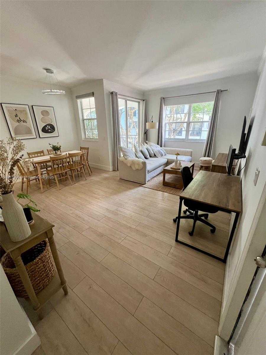 Small Image of Aventura Number 33
