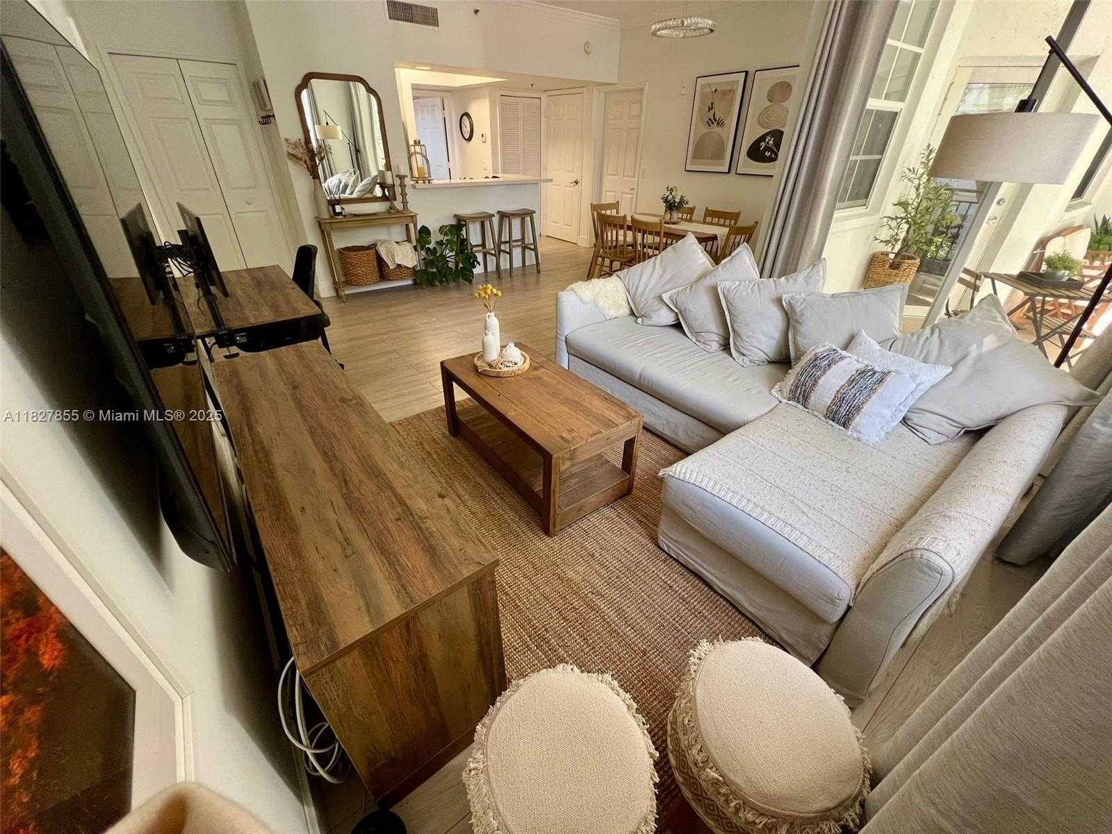 Small Image of Aventura Number 34