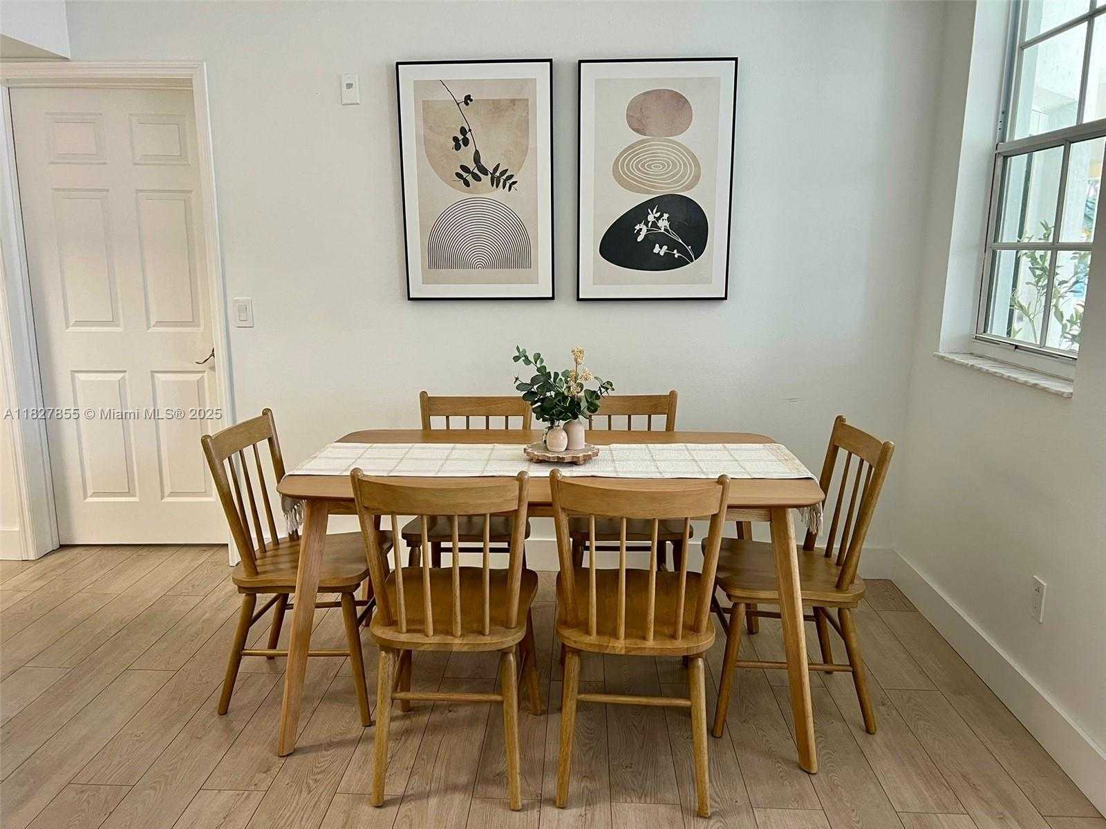 Small Image of Aventura Number 35
