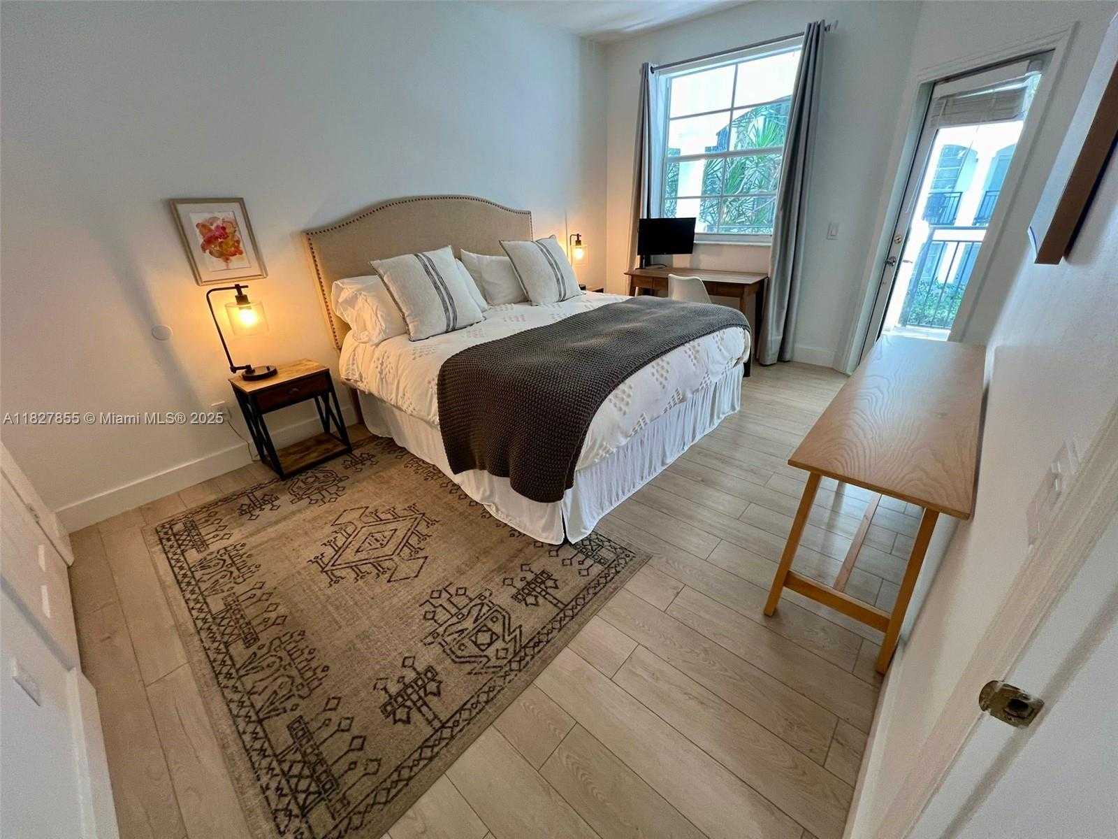 Small Image of Aventura Number 39