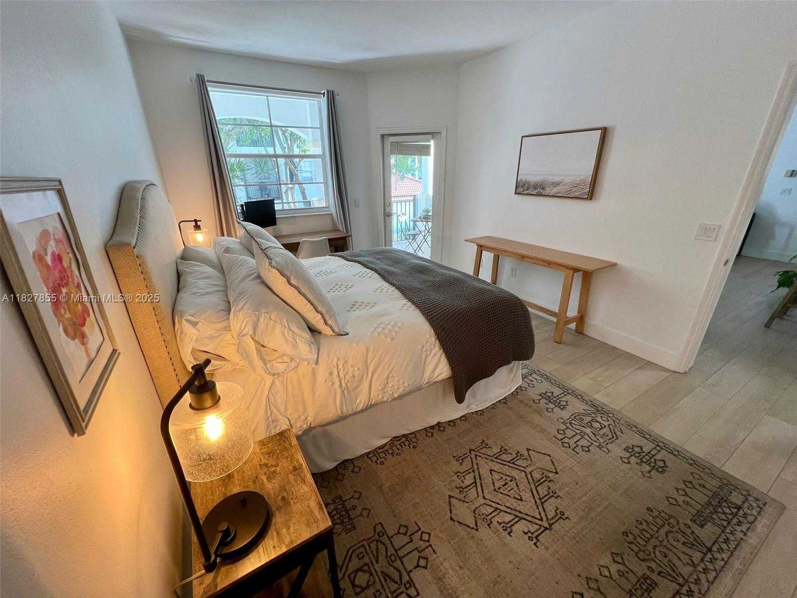 Small Image of Aventura Number 40