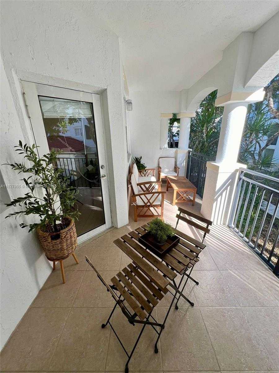 Small Image of Aventura Number 41