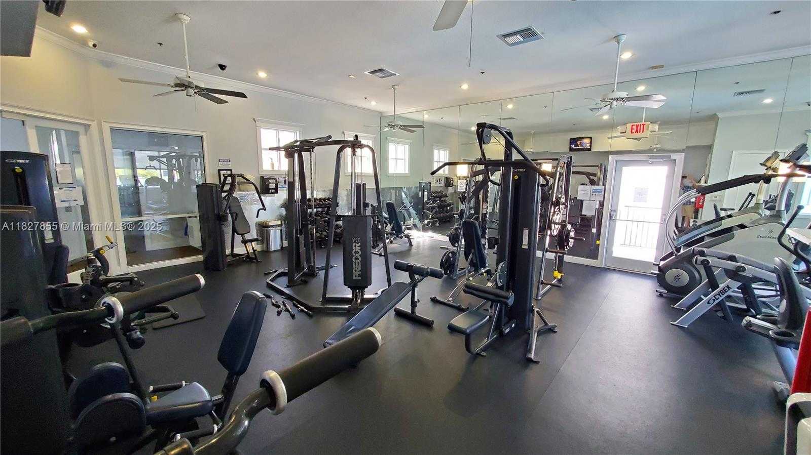 Small Image of Aventura Number 44