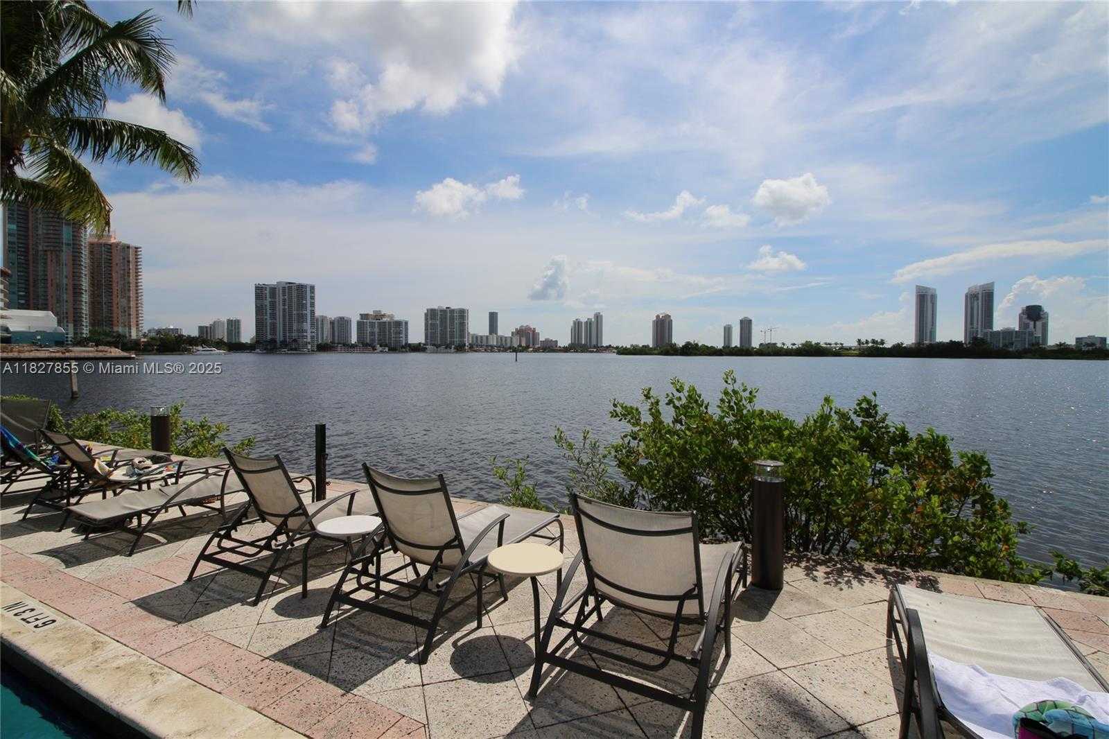 Small Image of Aventura Number 47