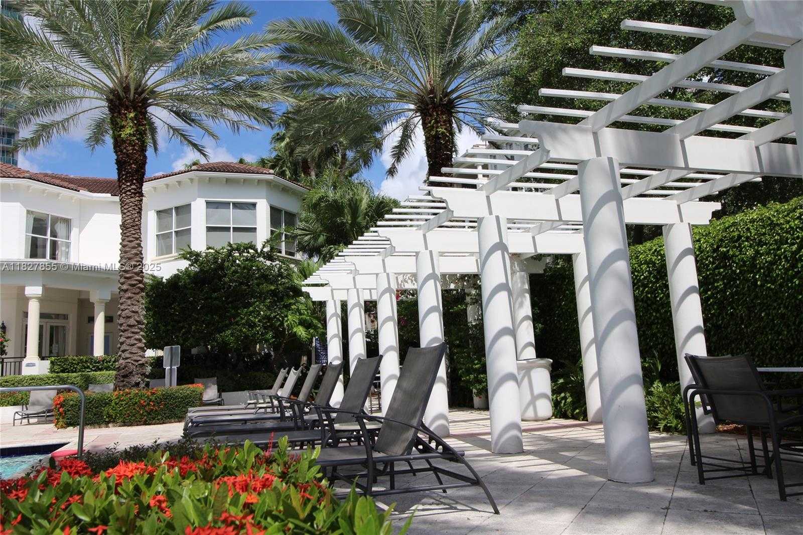 Small Image of Aventura Number 52