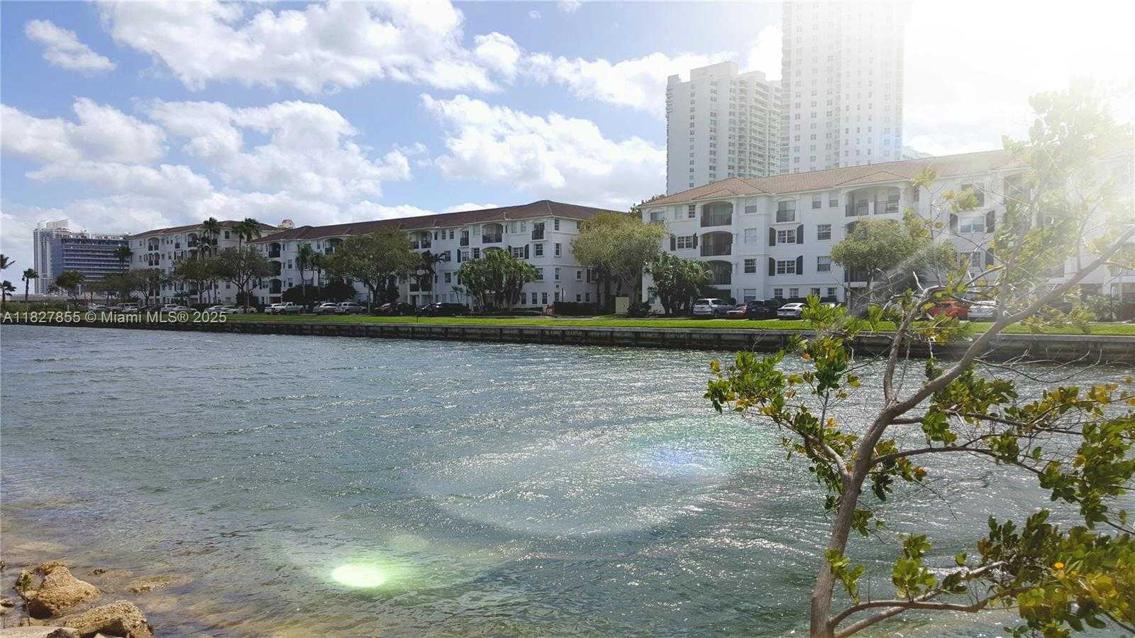 Small Image of Aventura Number 6