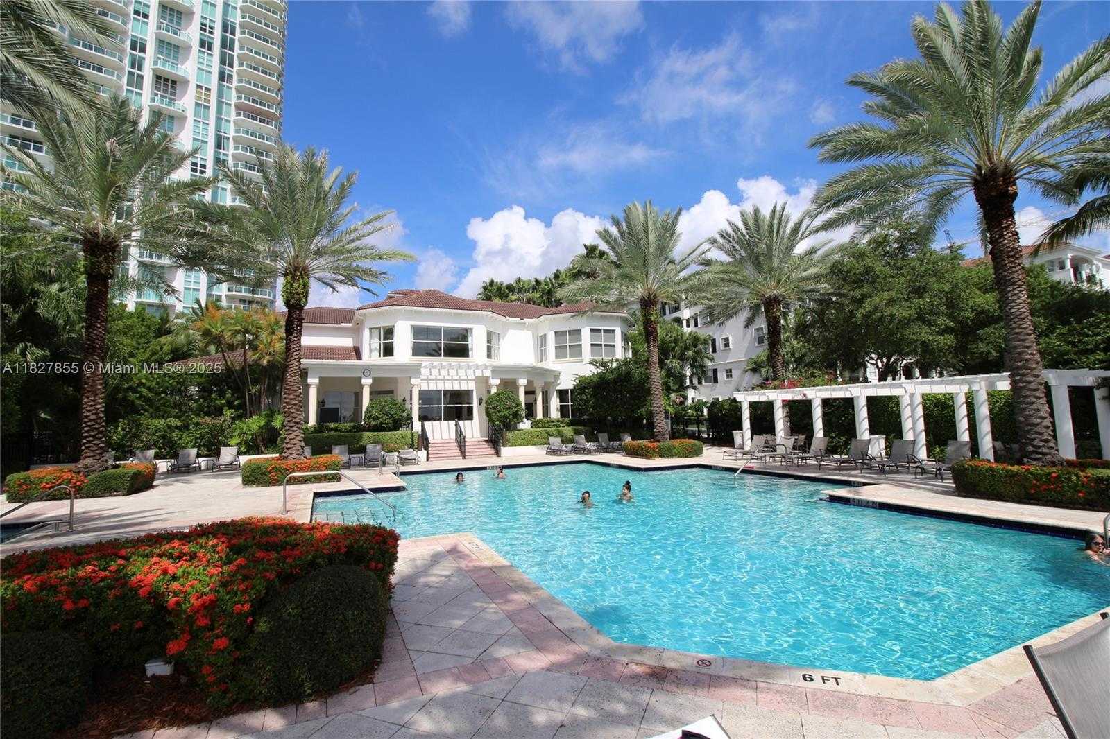 Small Image of Aventura Number 9