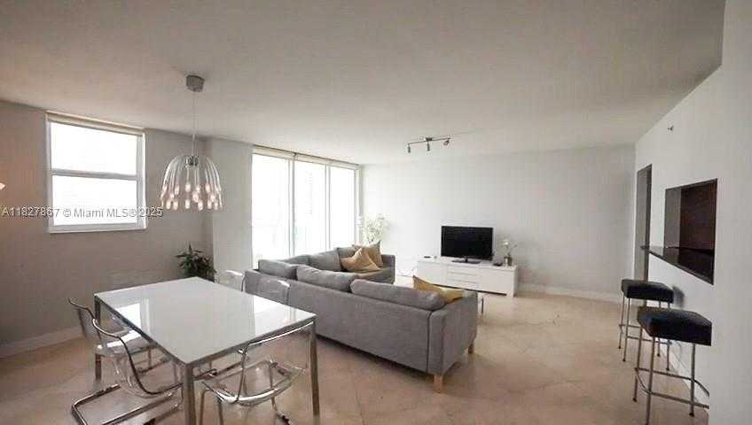 Small Image of 31 SOUTH EAST 5TH ST #2001, Miami Number 3