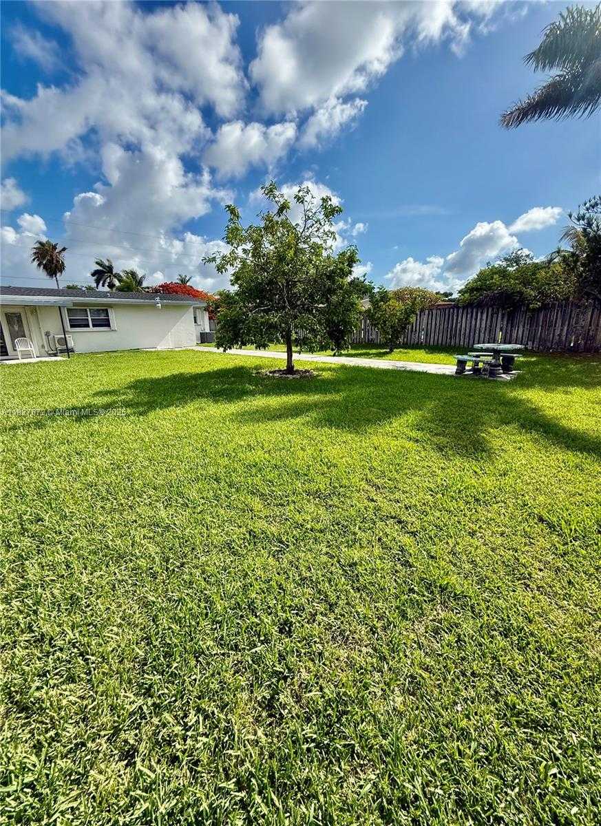Small Image of 9740 STERLING DR #N/A, Cutler Bay Number 11