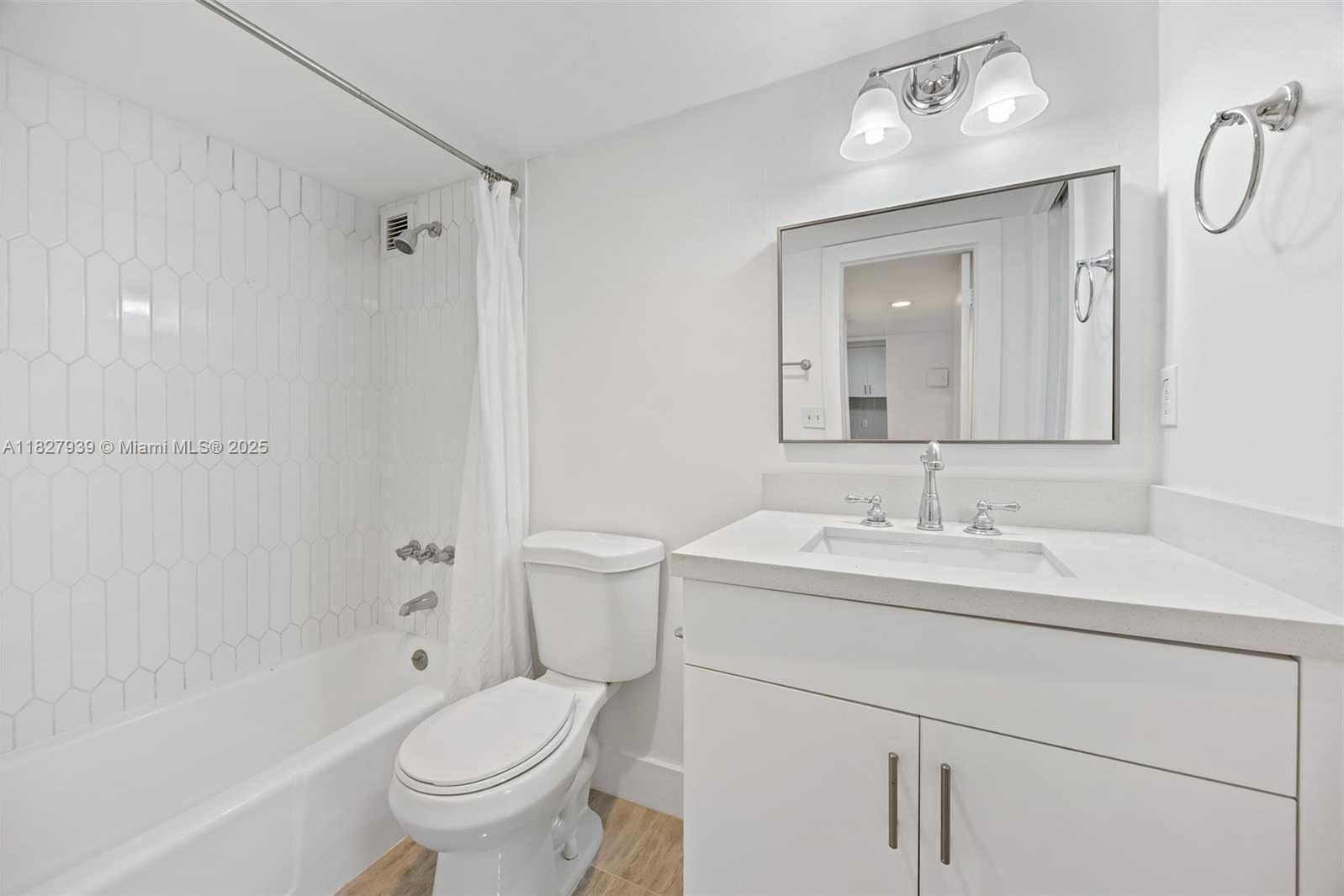 Small Image of 401 OCEAN DR #425, Miami Beach Number 5
