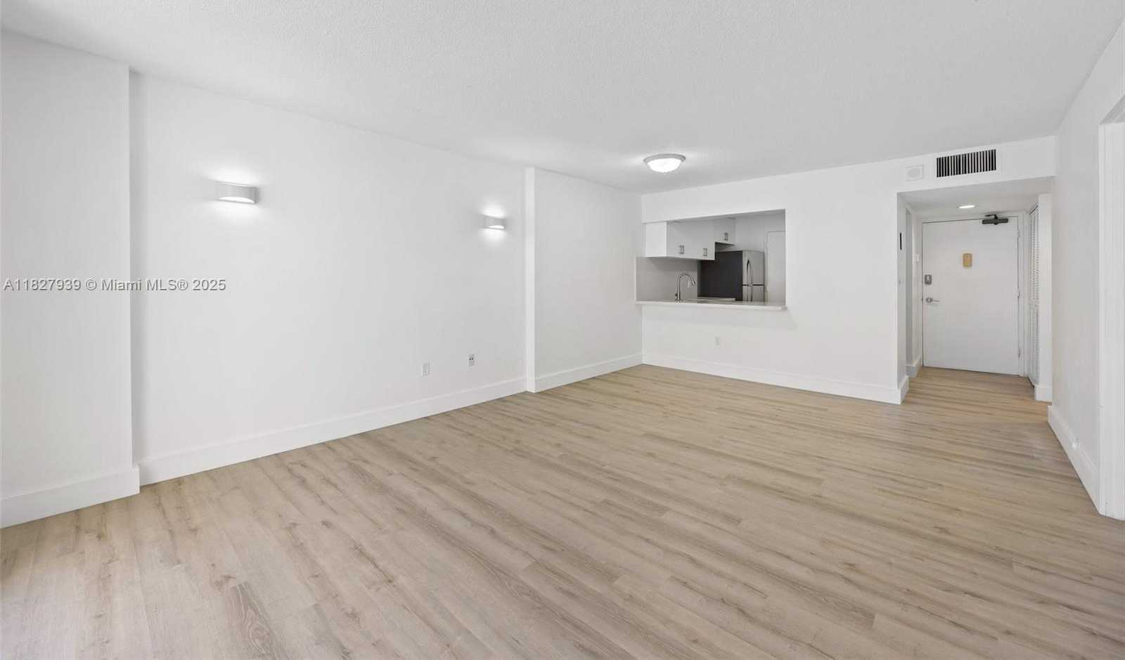 Small Image of 401 OCEAN DR #425, Miami Beach Number 9