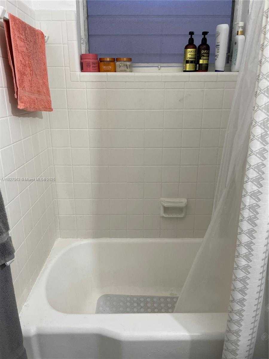 Small Image of 7311 GARY AVE #28, Miami Beach Number 8