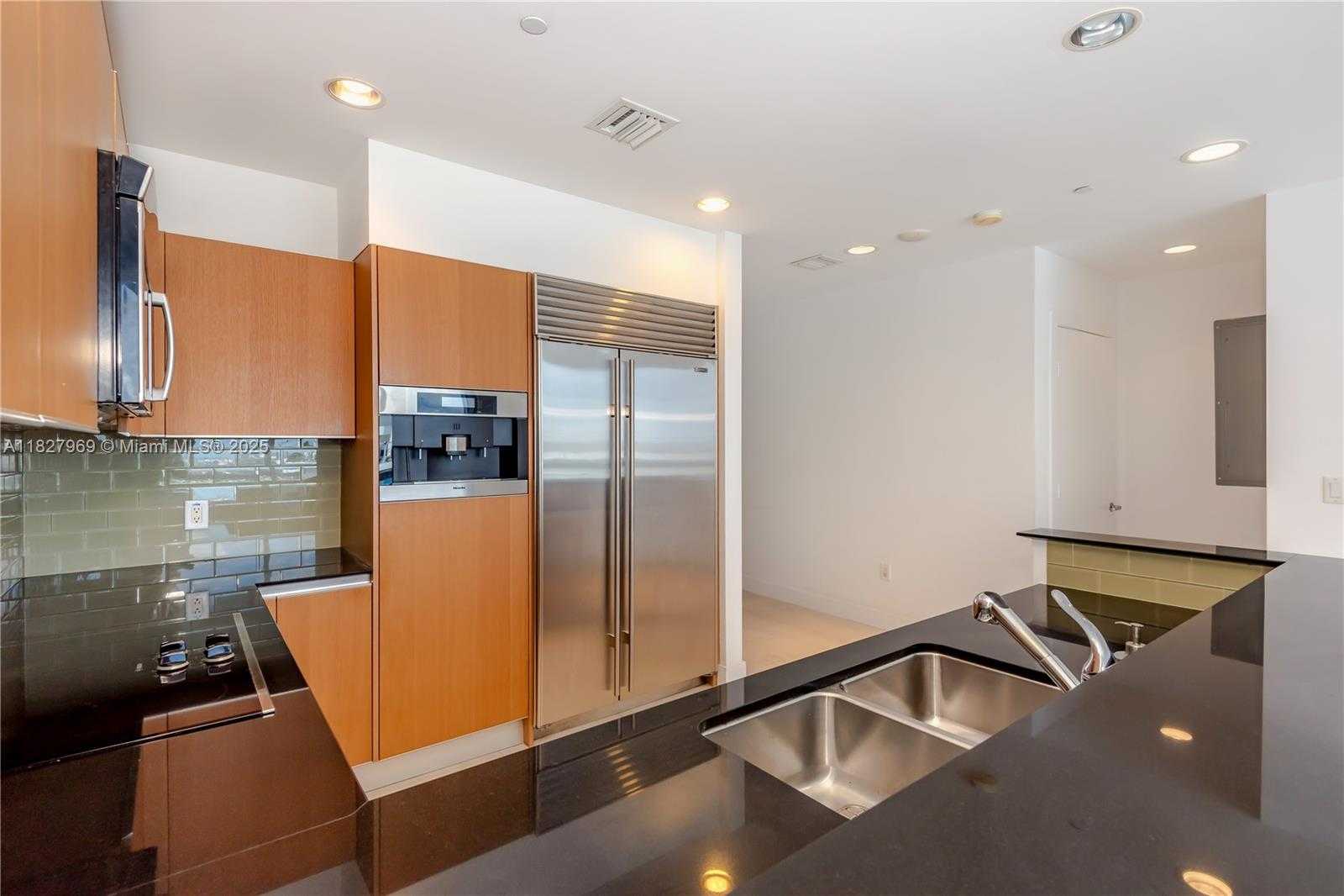 Small Image of 1060 BRICKELL AV #4309, Miami Number 12