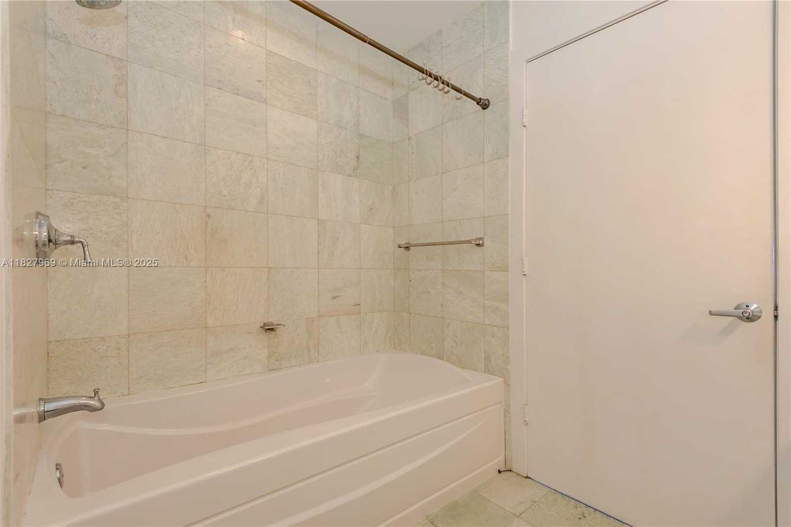 Small Image of 1060 BRICKELL AV #4309, Miami Number 16