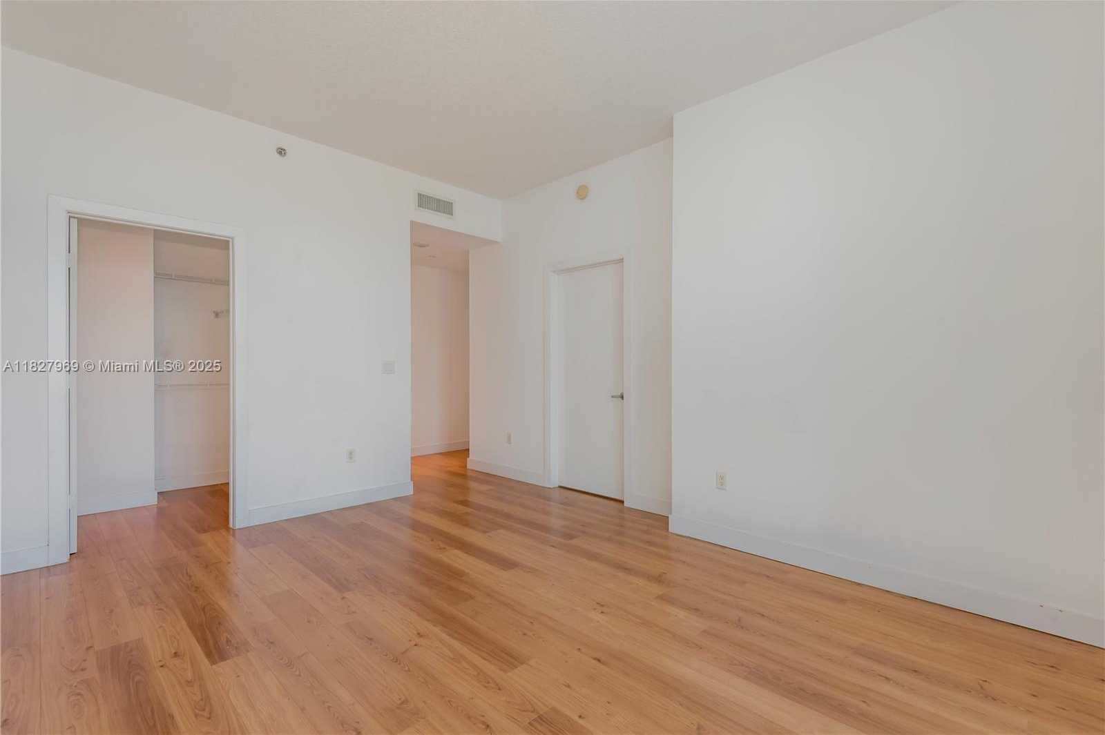Small Image of 1060 BRICKELL AV #4309, Miami Number 22