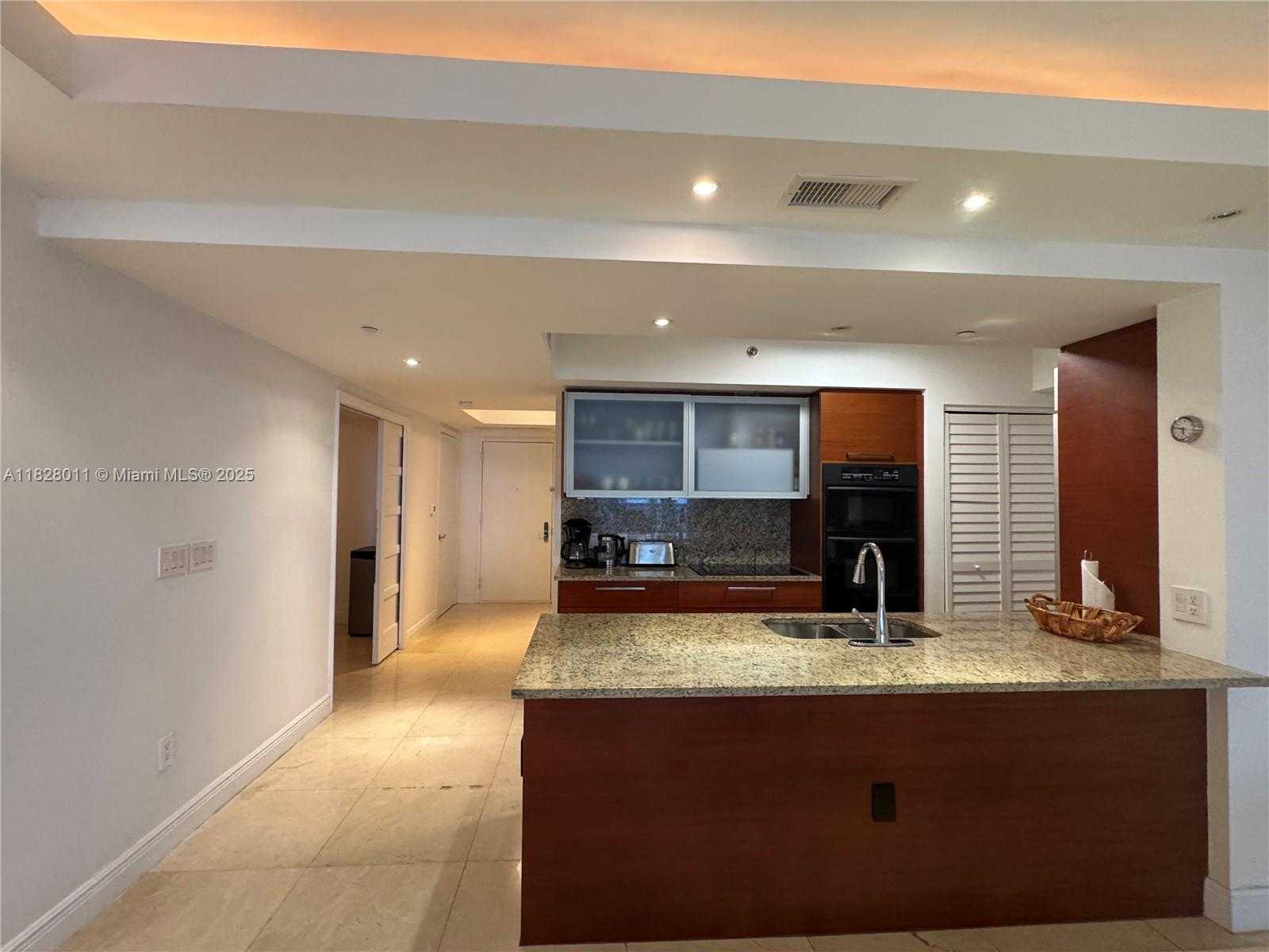 Small Image of 1830 SOUTH OCEAN DRIVE #1404, Hallandale Beach Number 3