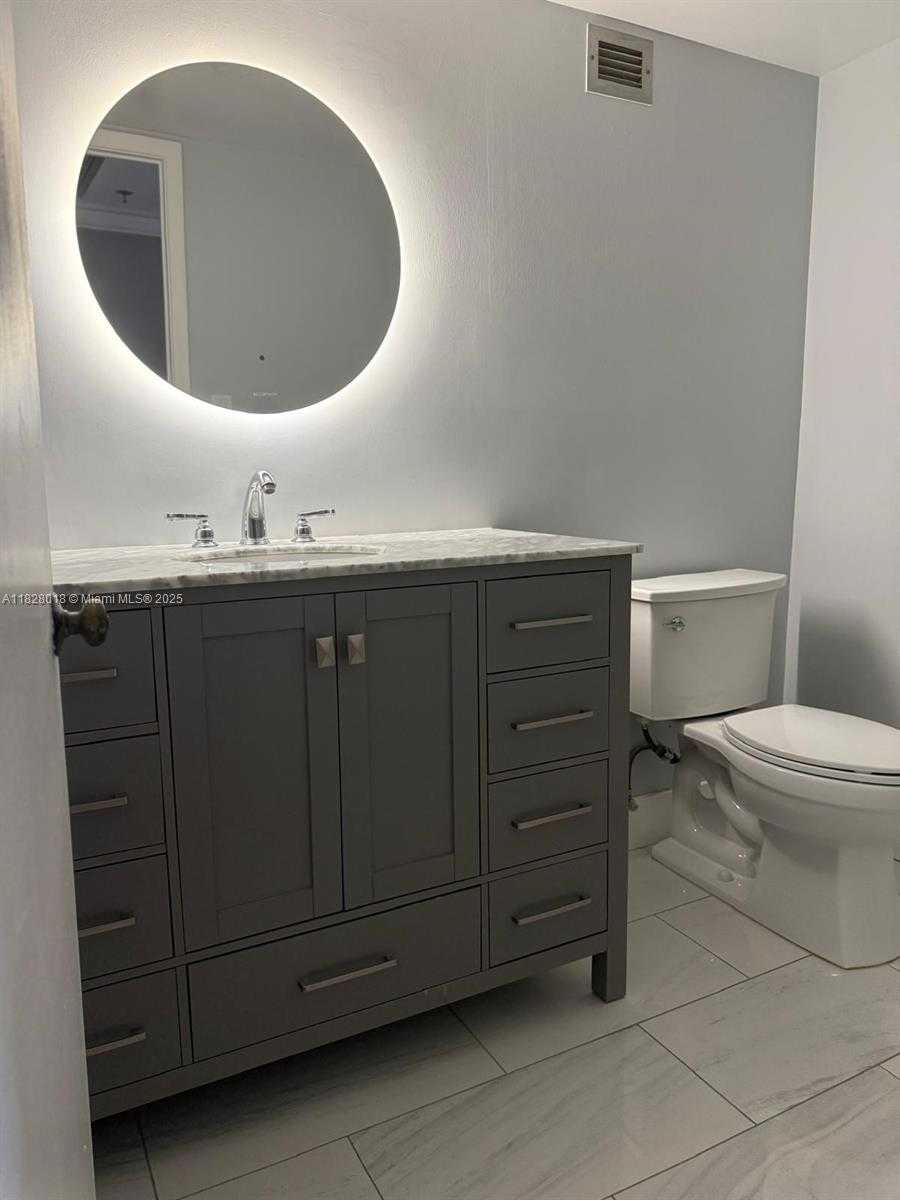 Small Image of 6039 COLLINS AVE #1212, Miami Beach Number 10