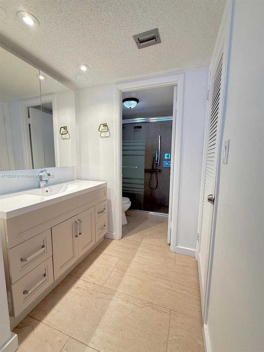 Small Image of 6039 COLLINS AVE #1212, Miami Beach Number 12