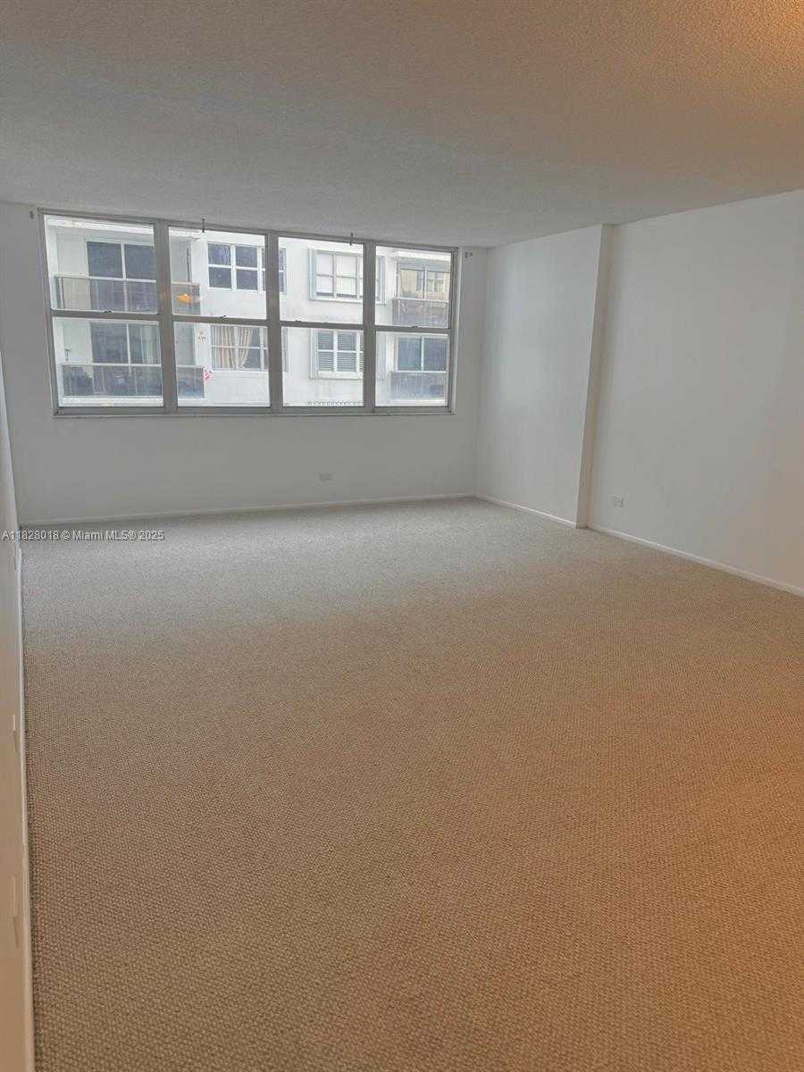 Small Image of 6039 COLLINS AVE #1212, Miami Beach Number 5