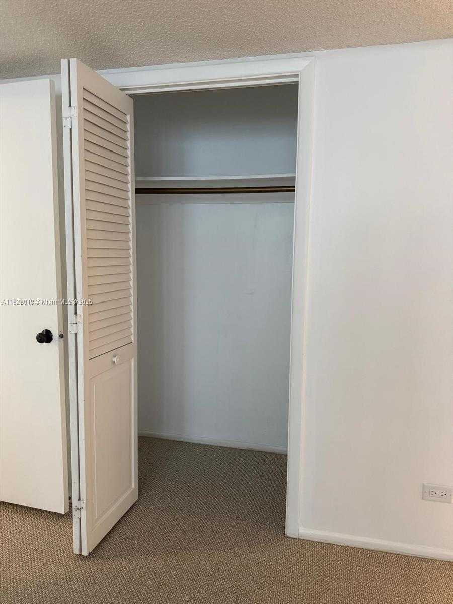 Small Image of 6039 COLLINS AVE #1212, Miami Beach Number 6