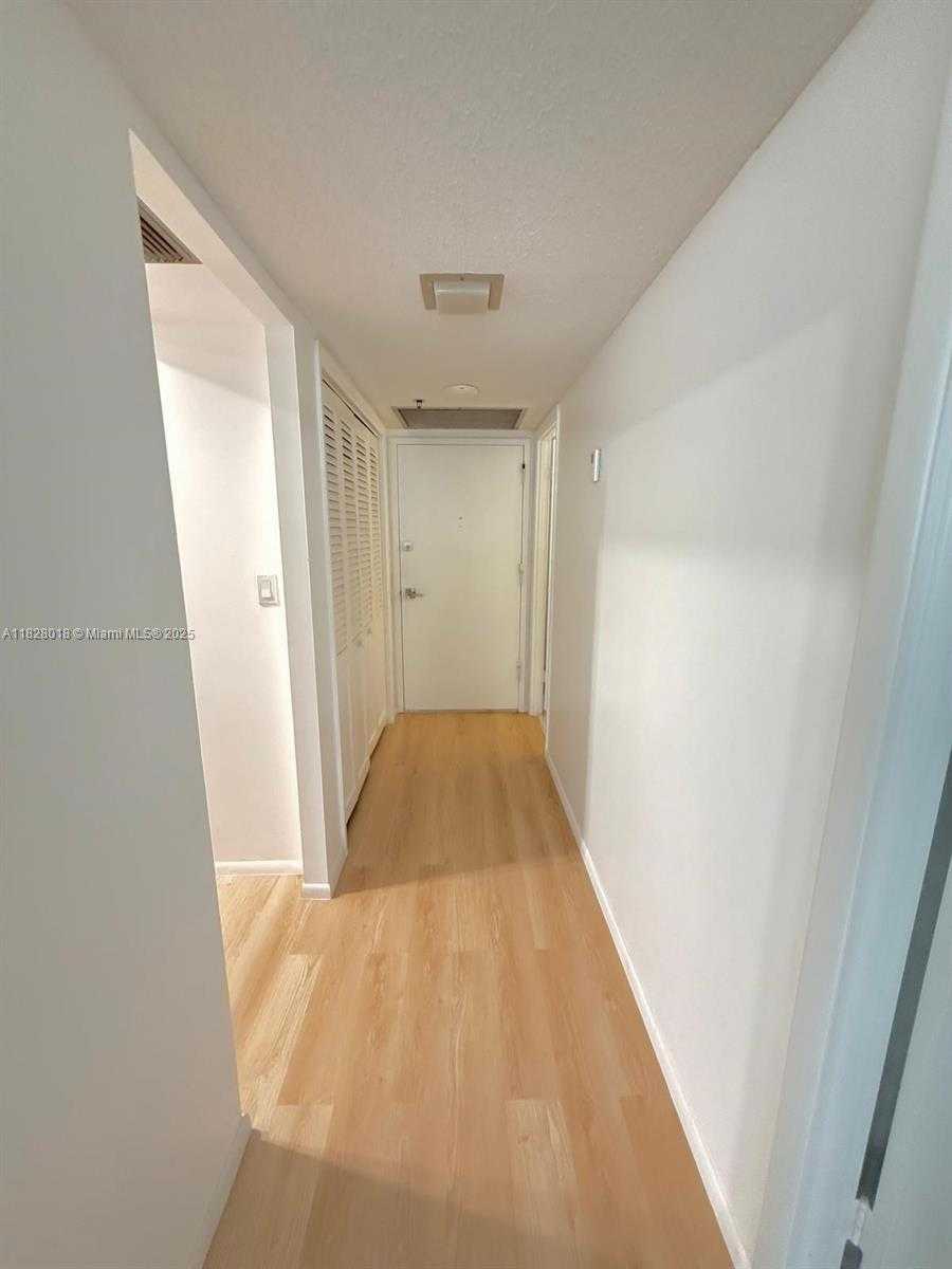 Small Image of 6039 COLLINS AVE #1212, Miami Beach Number 8