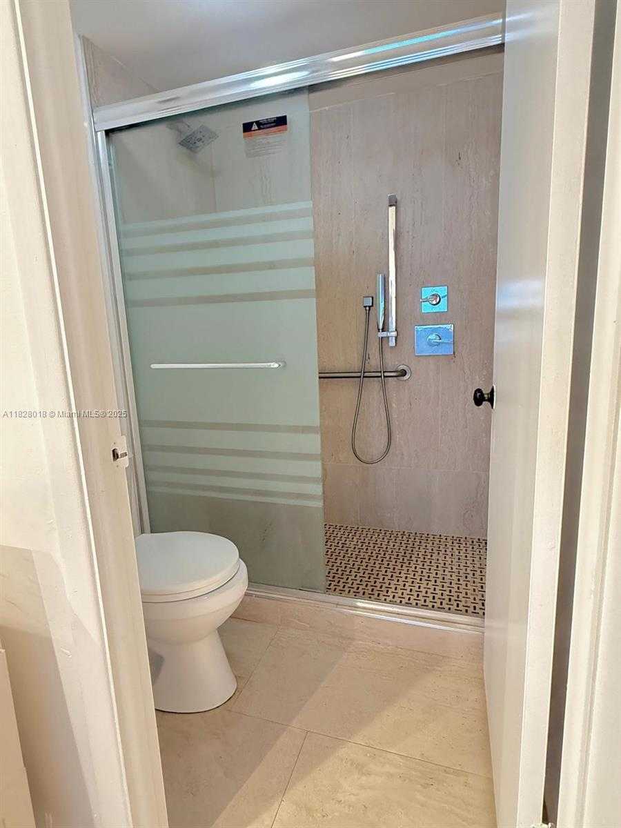 Small Image of 6039 COLLINS AVE #1212, Miami Beach Number 9