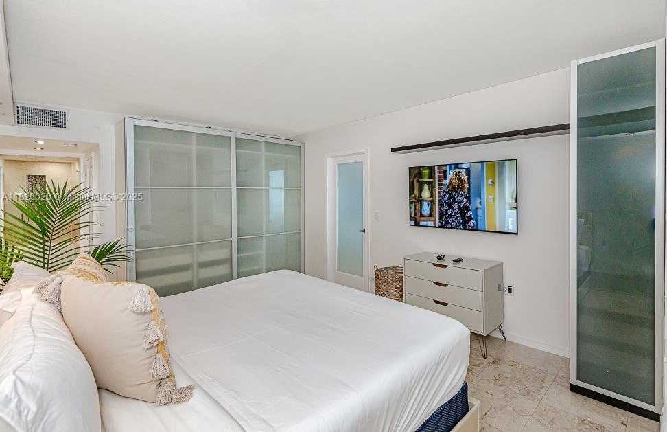 Small Image of 2301 COLLINS AVE #705, Miami Beach Number 15