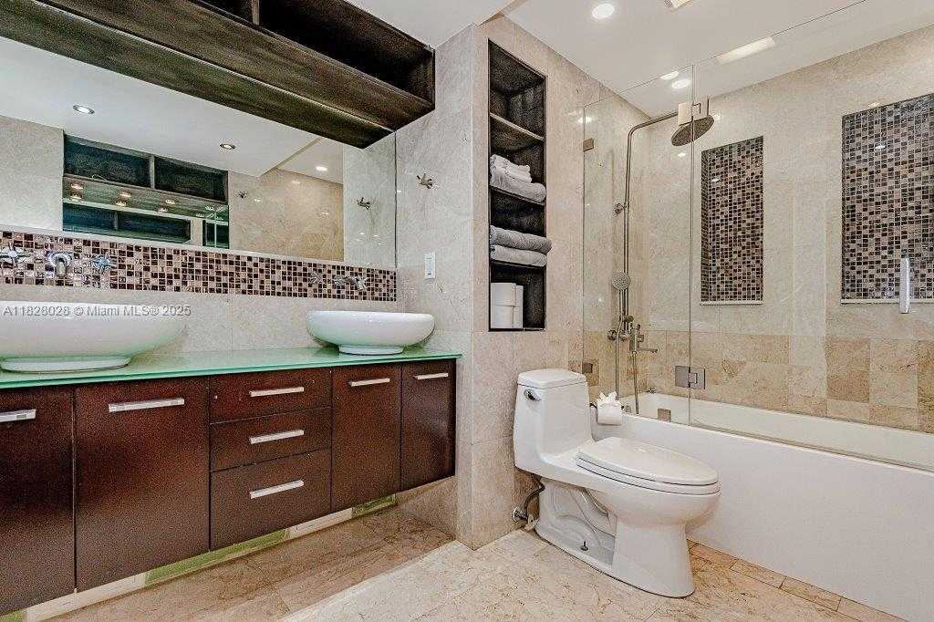Small Image of 2301 COLLINS AVE #705, Miami Beach Number 16