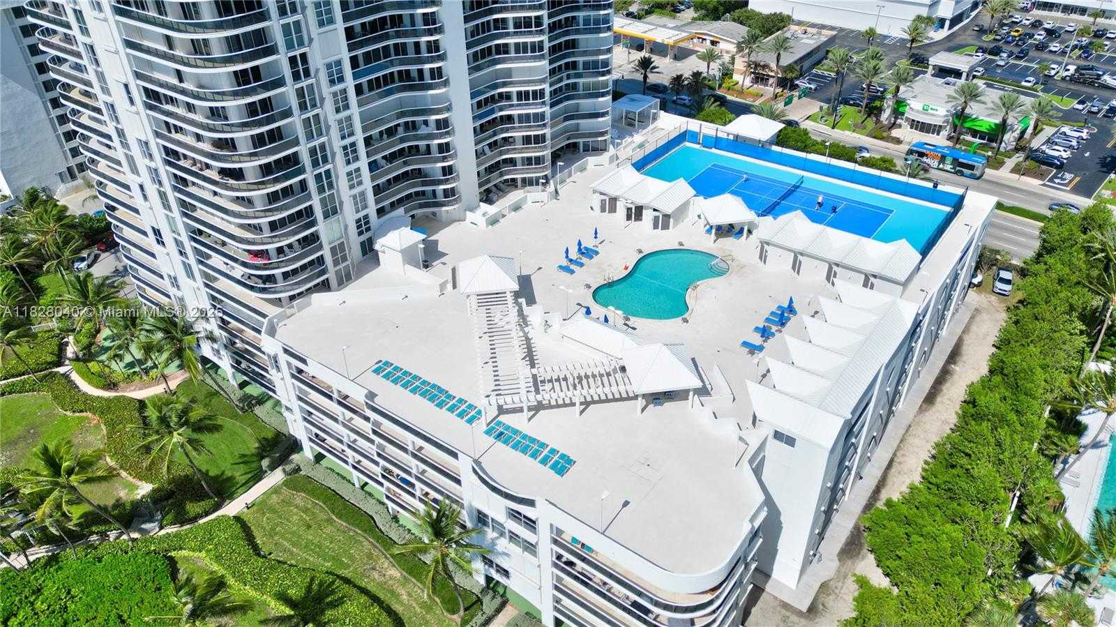 Small Image of 16711 COLLINS AVE #1004, Sunny Isles Beach Number 4