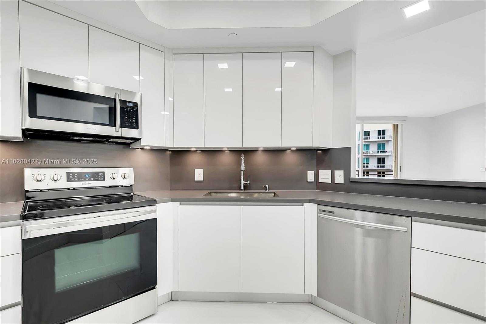 Small Image of 888 BRICKELL KEY DR #2100, Miami Number 2