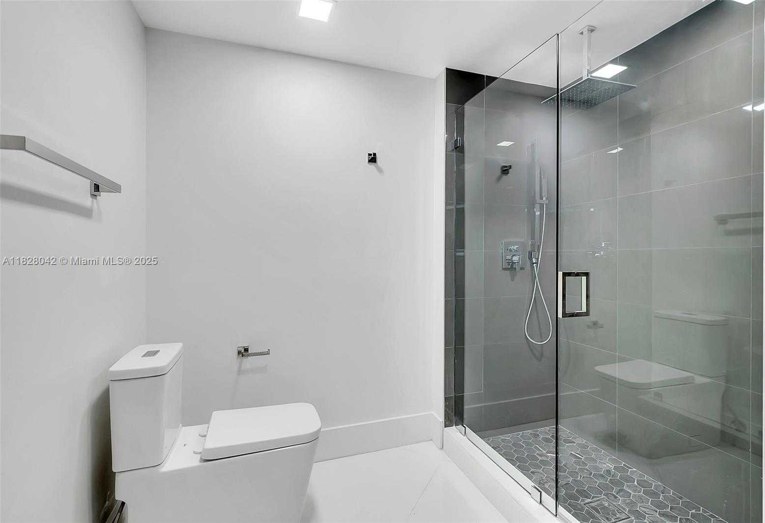 Small Image of 888 BRICKELL KEY DR #2100, Miami Number 6