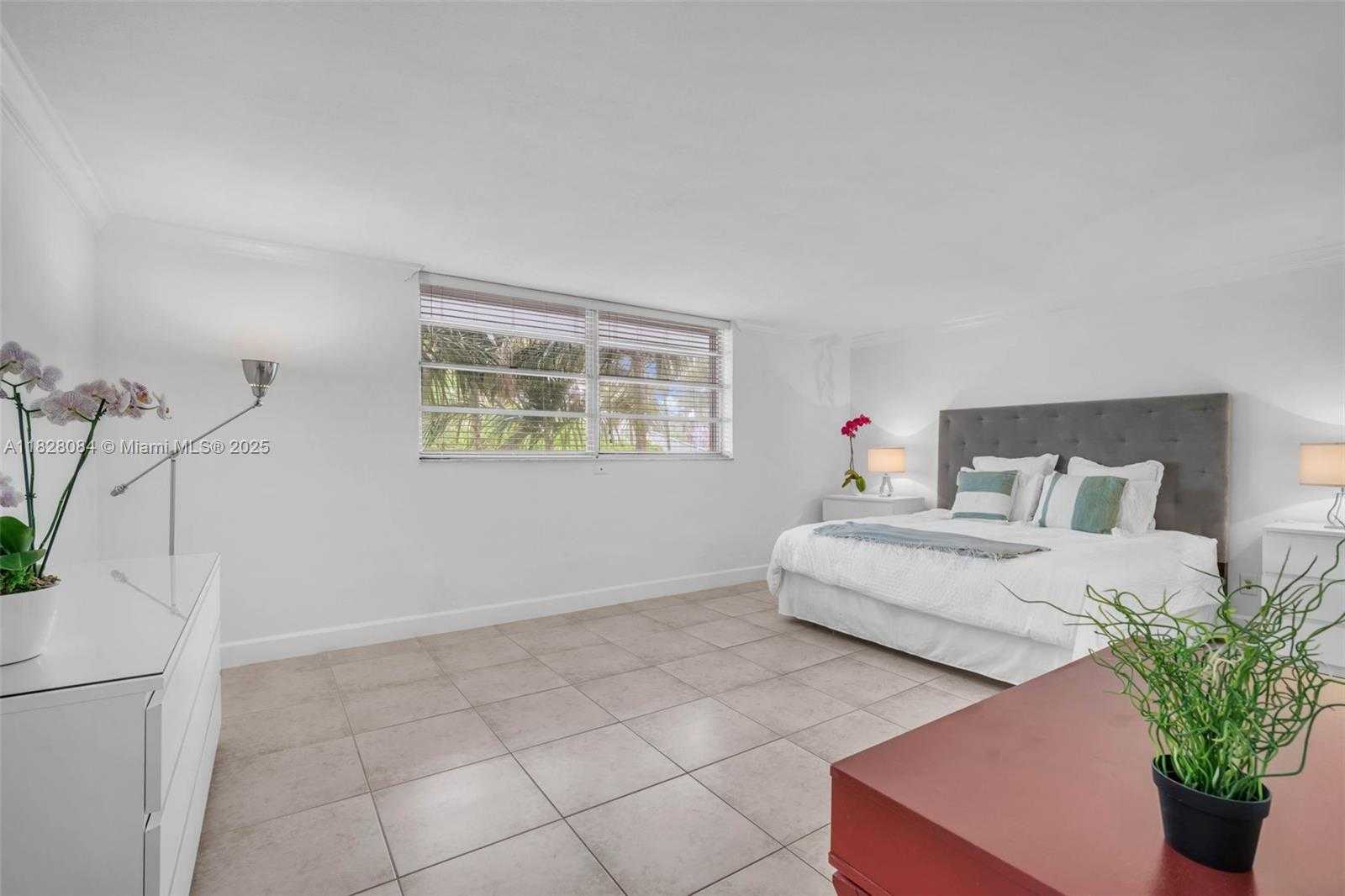 Small Image of 611 OCEAN DR #3E, Key Biscayne Number 10