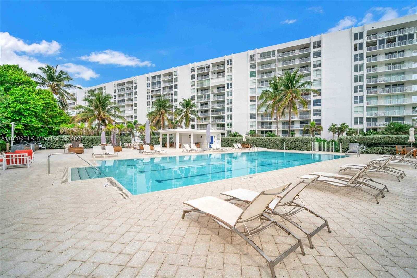 Small Image of 611 OCEAN DR #3E, Key Biscayne Number 24