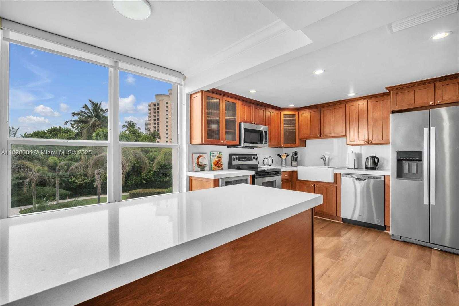 Small Image of 611 OCEAN DR #3E, Key Biscayne Number 6