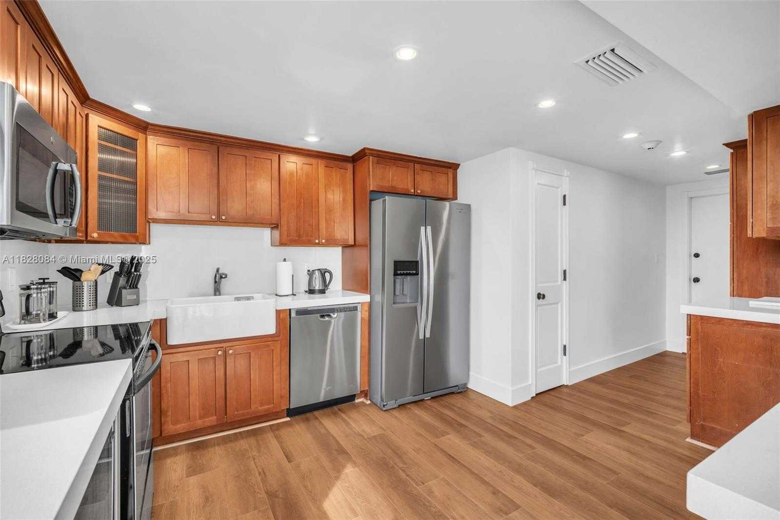 Small Image of 611 OCEAN DR #3E, Key Biscayne Number 8