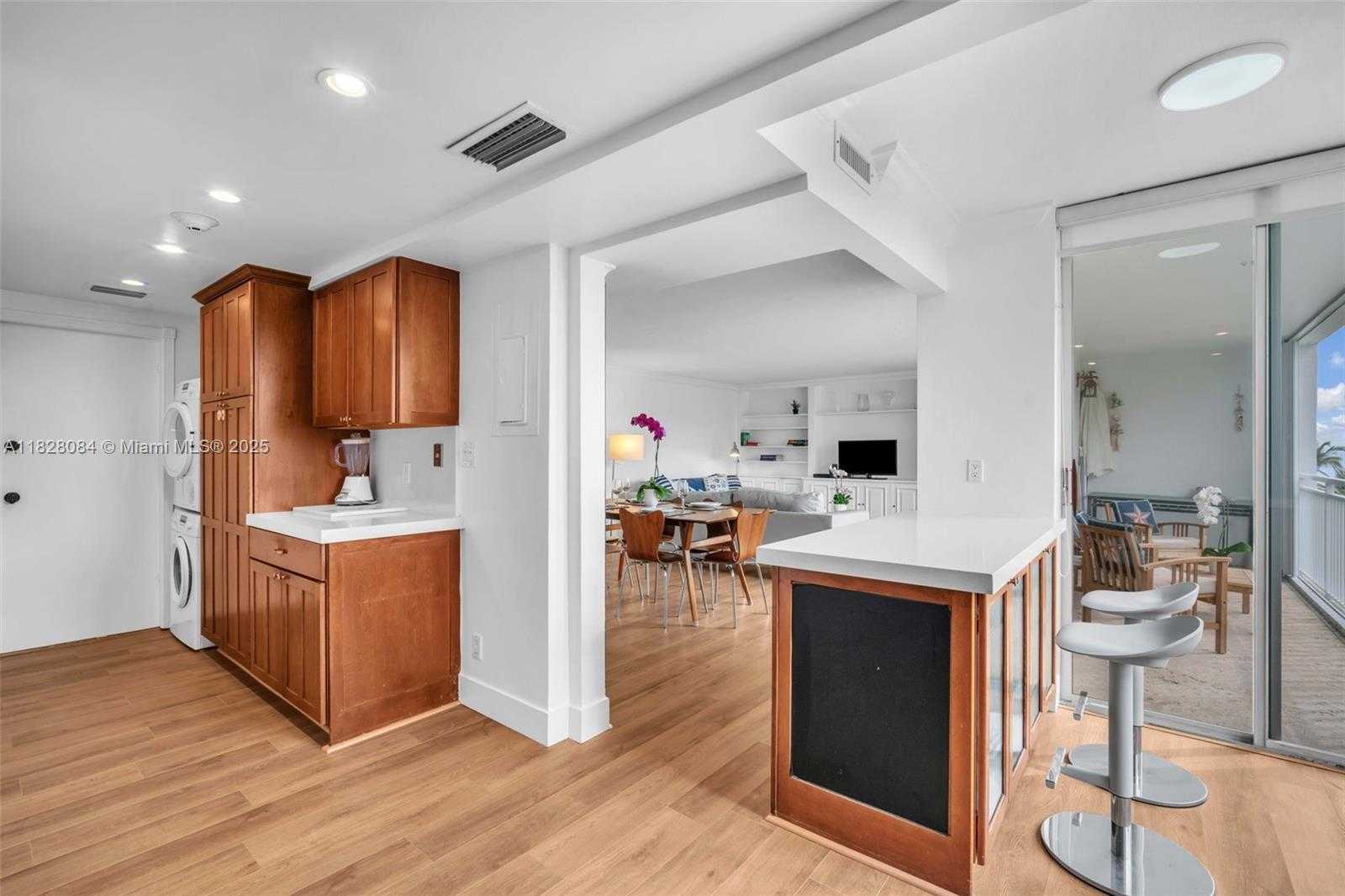 Small Image of 611 OCEAN DR #3E, Key Biscayne Number 9