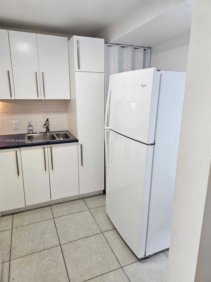 Small Image of 20500 E Country Club Dr, Aventura, FL 33180, USA Number 11