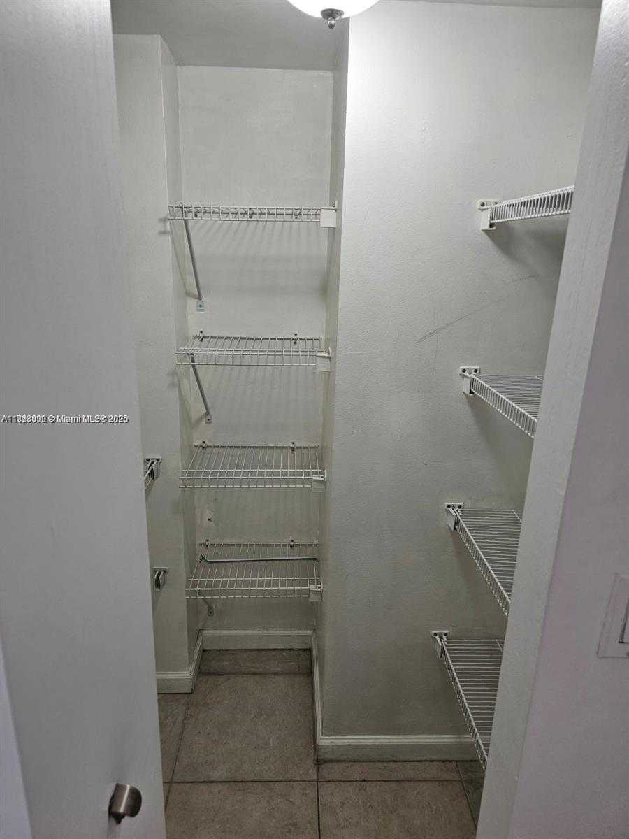 Small Image of 20500 E Country Club Dr, Aventura, FL 33180, USA Number 14