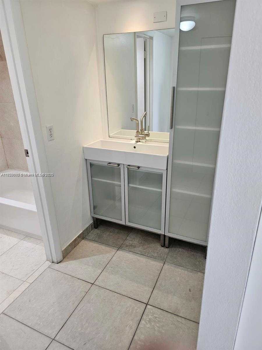 Small Image of 20500 E Country Club Dr, Aventura, FL 33180, USA Number 15