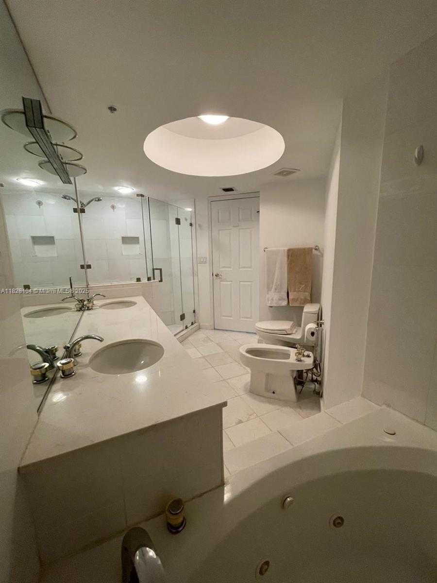 Small Image of 6301 COLLINS AVE #908, Miami Beach Number 3