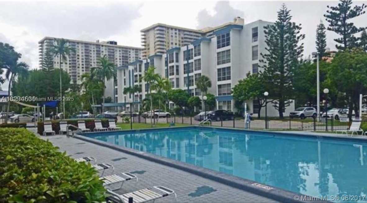 Small Image of 17570 ATLANTIC BL #406, Sunny Isles Beach Number 3
