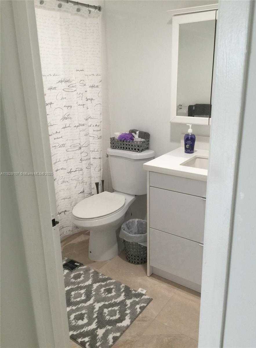 Small Image of 17570 ATLANTIC BL #406, Sunny Isles Beach Number 4