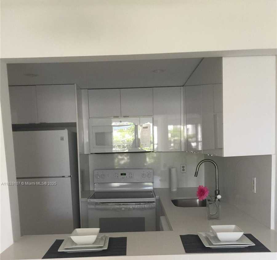 Small Image of 17570 ATLANTIC BL #406, Sunny Isles Beach Number 6