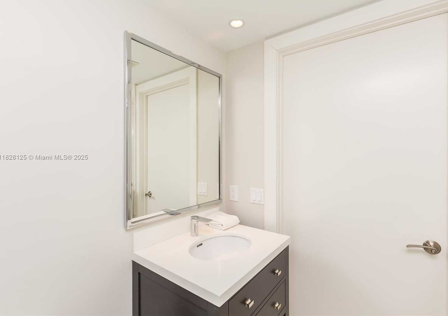 Small Image of 1830 SOUTH OCEAN DR #2801, Hallandale Beach Number 25